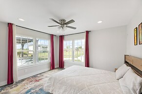 Modern Del Valle Vacation Rental w/ Deck & Views!