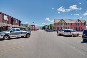 Bright Wyoming Retreat w/ Deck & Mountain Views!