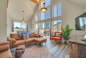 Bright Wyoming Retreat w/ Deck & Mountain Views!