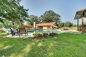 Charming Texarkana Home: Lake & Pool Access!