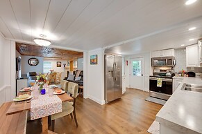 Charming Manheim Cottage w/ On-site Animal Viewing