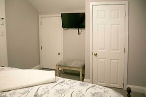 Charming Manheim Cottage w/ On-site Animal Viewing