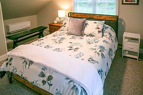 Charming Manheim Cottage w/ On-site Animal Viewing