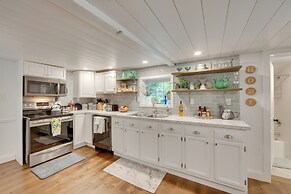 Charming Manheim Cottage w/ On-site Animal Viewing