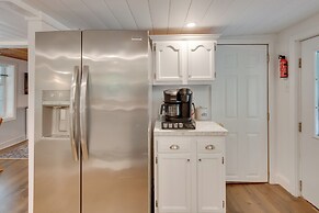 Charming Manheim Cottage w/ On-site Animal Viewing