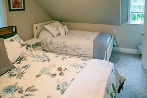 Charming Manheim Cottage w/ On-site Animal Viewing