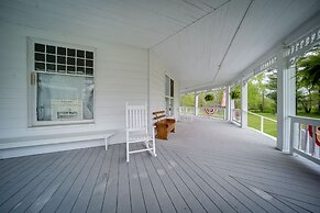 Historical Magnesia Springs Home, Near Kayaking!