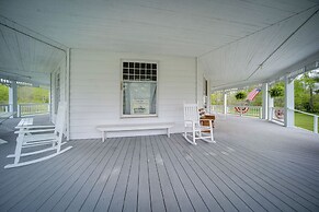 Historical Magnesia Springs Home, Near Kayaking!