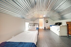 Historical Magnesia Springs Home, Near Kayaking!