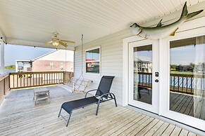 Bayou Bliss: Barataria Waterfront Getaway w/ Dock!