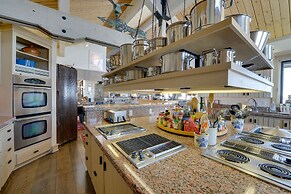 Cora Home w/ Mountain Views - Fishing On-site!