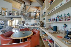 Cora Home w/ Mountain Views - Fishing On-site!