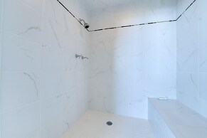 Cora Home w/ Mountain Views - Fishing On-site!