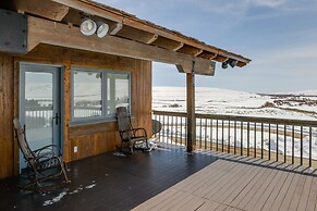 Cora Home w/ Mountain Views - Fishing On-site!