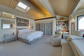 Cora Home w/ Mountain Views - Fishing On-site!