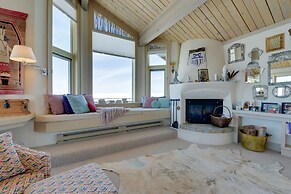 Cora Home w/ Mountain Views - Fishing On-site!