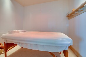 Cora Home w/ Mountain Views - Fishing On-site!