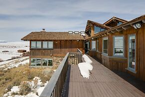 Cora Home w/ Mountain Views - Fishing On-site!