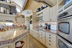 Cora Home w/ Mountain Views - Fishing On-site!