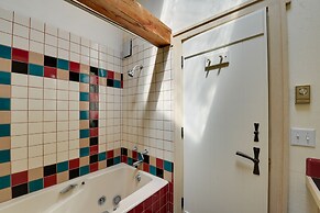 Cora Home w/ Mountain Views - Fishing On-site!