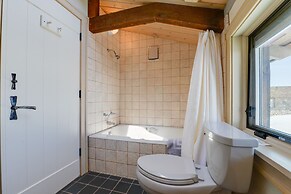 Cora Home w/ Mountain Views - Fishing On-site!