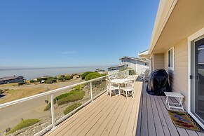 Stunning Home in Coupeville w/ Deck + Beach Access