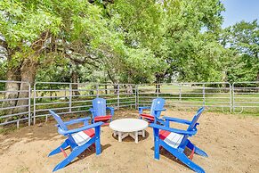 Rustic Texas Getaway w/ Grill on 30 Acres