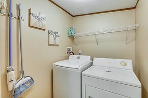 Bonneau Vacation Rental w/ Private Yard!