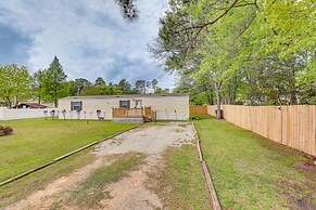 Bonneau Vacation Rental w/ Private Yard!