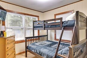 Multi-level Bonneau Cabin: Walk to Lake!