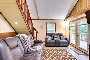 Multi-level Bonneau Cabin: Walk to Lake!