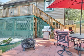 Multi-level Bonneau Cabin: Walk to Lake!