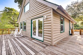 Multi-level Bonneau Cabin: Walk to Lake!