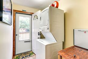 Multi-level Bonneau Cabin: Walk to Lake!