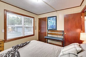 Multi-level Bonneau Cabin: Walk to Lake!
