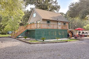 Multi-level Bonneau Cabin: Walk to Lake!