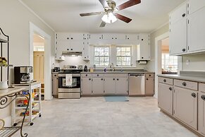 Historic Arab Home: 12 Mi to Guntersville Lake!