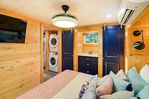 ~ 11 Mi to Lake Whitney: Tree-lined Cabin w/ Deck