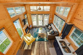 ~ 11 Mi to Lake Whitney: Tree-lined Cabin w/ Deck