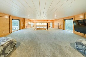 ~ 11 Mi to Lake Whitney: Tree-lined Cabin w/ Deck