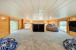 Shared Outdoor Pool & Patio: Whitney Retreat!