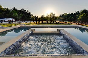 Shared Outdoor Pool & Patio: Whitney Retreat!