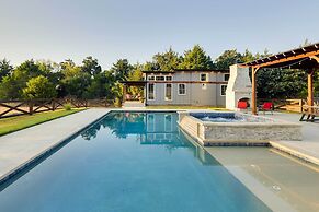 Shared Outdoor Pool & Patio: Whitney Retreat!