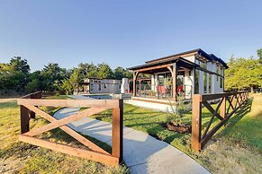 Shared Outdoor Pool & Patio: Whitney Retreat!