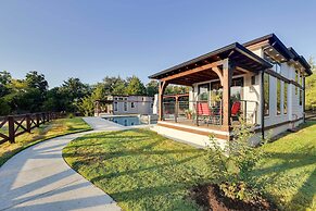Shared Outdoor Pool & Patio: Whitney Retreat!