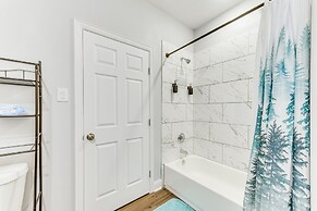 Texas Family Home w/ Hot Tub: 1 Mi to Lake Whitney