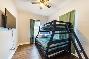 Texas Family Home w/ Hot Tub: 1 Mi to Lake Whitney
