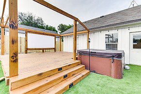 Texas Family Home w/ Hot Tub: 1 Mi to Lake Whitney