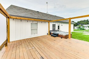 Texas Family Home w/ Hot Tub: 1 Mi to Lake Whitney