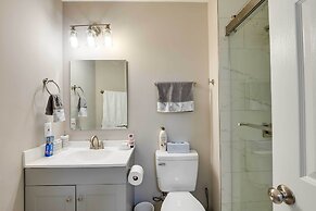 Baltimore Home w/ Deck, 9 Mi to Downtown!